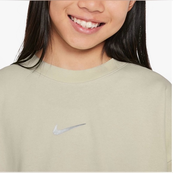 Girl Nike Crewneck Pullover - Picture 3 of 3